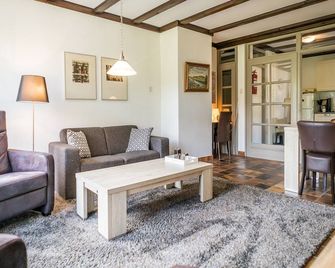 Farmhouse in De Cocksdorp near Nature Reserve - De Cocksdorp - Wohnzimmer