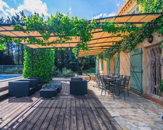 Magnifique villa provençale avec piscine et jardin - Pouzilhac - Patio