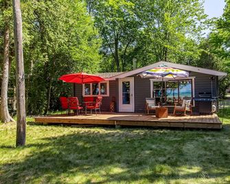 Point Clark Waterfront log Cabin - Kincardine - Innenhof