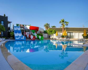 Bitez Garden Life - Bitez - Piscina