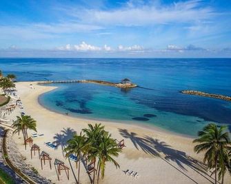 Nianna Eden - Bahía Montego - Playa