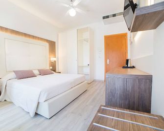 Hotel All'Orologio - Caorle - Yatak Odası
