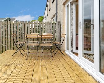 Cheerful Stays: Livingston - 4 Bedroom 3 Bath home - Great for Groups - Livingston - Balkon