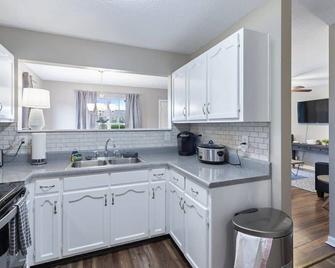 Crossroads Cottage l Grill & high speed internet - Chattanooga - Kitchen