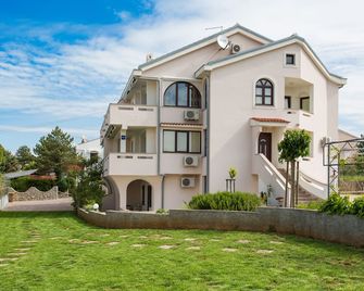 Apartments by the sea Punat, Krk - 17857 - Punat - Edificio