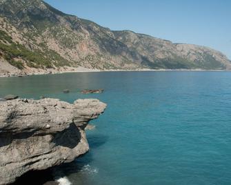 Artemis Studios, Agia Roumel, large, quiet, clean studios close to the the sea. - Sfakia - Beach