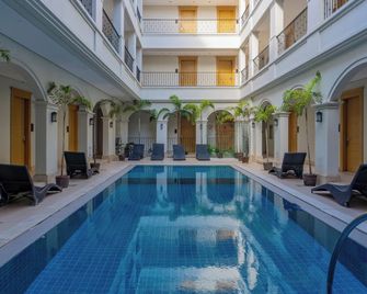 Boracay Sands Hotel - בורקאי - בריכה