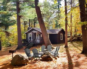 2 Bedroom Chalet With Fireplace - Wilmington - Patio