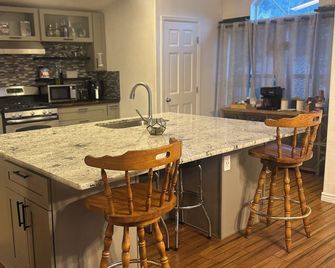 Hot tub 3miles from Cripple Creek Secluded pet friendly - Cripple Creek - Cocina