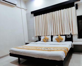 Hotel Grand Sun - Shegaon - Bedroom