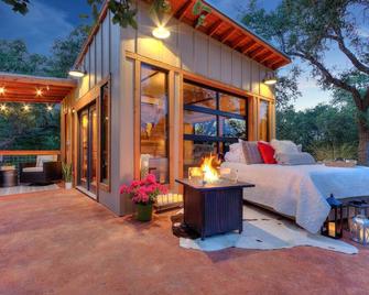 Hill Country Glass House - Hondo