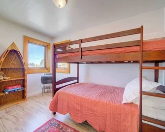 Charming and cozy downtown Bozeman 3 bedroom condo Walk to dinner and drinks - Bozeman - Bedroom