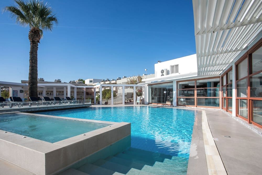 Hillside Studios & Apartments