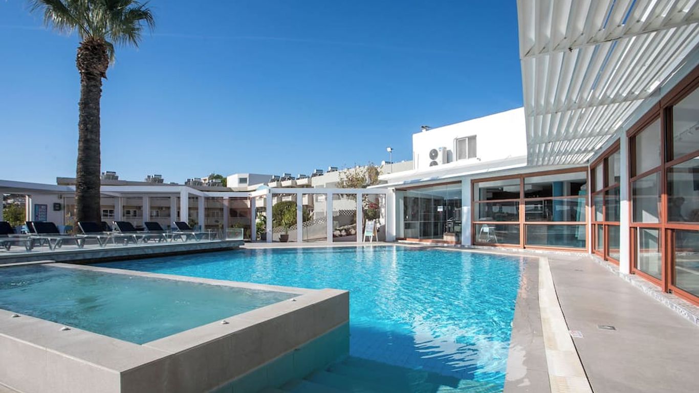 Hillside Studios & Apartments