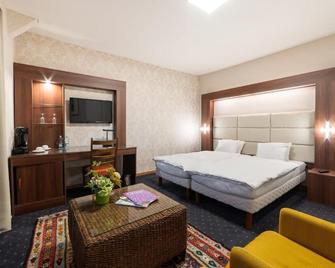 Hotel Restaurant Kutchi - Bellevue - Schlafzimmer