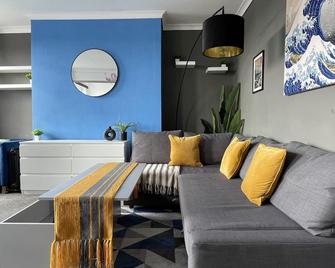 Coastal Comfort, Seaside Flat - Margate - Living room