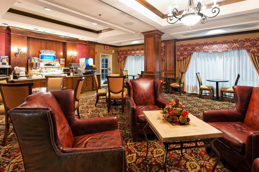 Holiday Inn Express & Suites Tupelo By IHG - טופלו - טרקלין