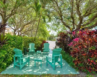 Queen Bed, Kitchenette, Free Parking - Room 1 - Tequesta - Patio