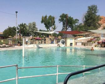 Furnished with a western decor and many antiques, yet has modern amenities. - Thermopolis - Bazén