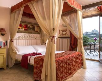 إل روزيتو كنتري هاوس - اسيسي - غرفة نوم