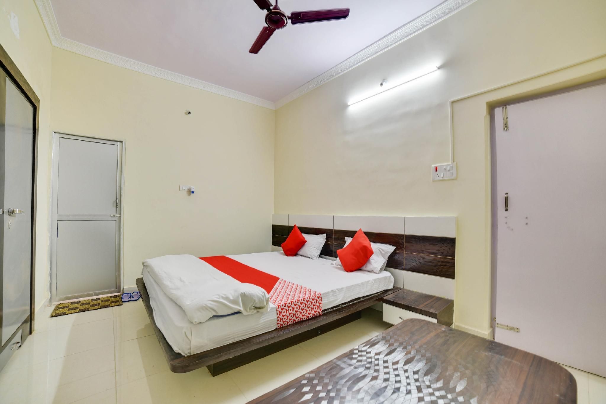 Super Hotel O Aa Corporate Guest House - Ranchi - Bedroom