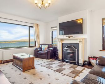 Modern and luxurious home in Renvyle - situated on The Wild Atlantic Way - Renvyle - Living room
