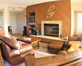 Breathtaking views!! Overlooking the slopes - Nellysford - Living room