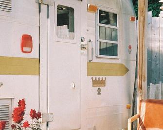 Dreamy Airstream Hideaway With Hot Tub - Gibsons - Bâtiment
