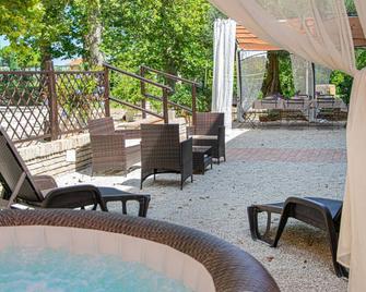 Nice Home In Macerata With Wifi - Macerata - Patio