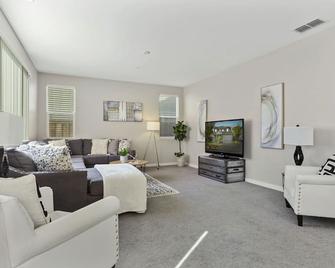 Stunning River Islands Home Near Lake & Boat House - Lathrop - Wohnzimmer
