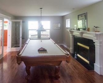 Weekly and Monthly discounts - Brentwood Bay