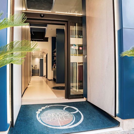 Univers Hotel image 1