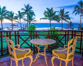 Golden Tulip Dar Es Salaam - דר א-סאלאם - מרפסת