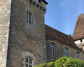 Large cottage in the middle of the meadows - Saint-Jean-de-Côle - Edificio