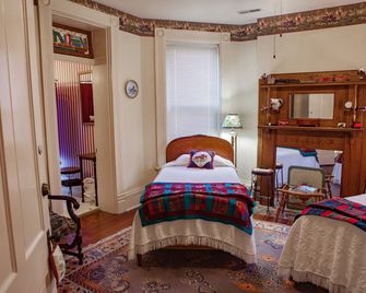 L&N Bed and Breakfast Ltd - Henderson - Bedroom