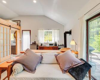 Highland 1850s Studio Barn on Sprawling 4.5 Acres! - Highland - Sufragerie