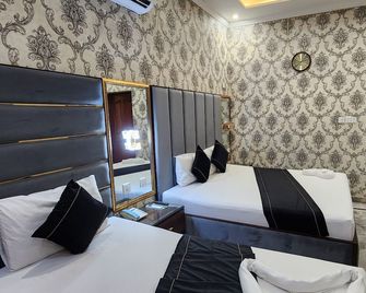 Red Fort Hotel Gulberg - Lahore - Slaapkamer