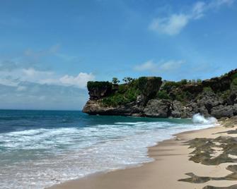 Balangan Paradise Hostel And Restaurant - South Kuta - Plage