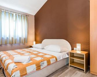 Holiday Home Tribunj 430 - Tribunj - Bedroom