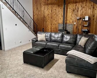 Comfort on the Golf Course - 3 bedroom Condo in McNary - Umatilla - Living room