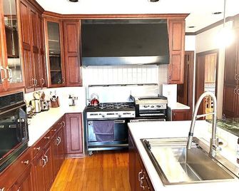 Spacious Colonial Farmhouse on 240 Acres - Mexico - Cocina