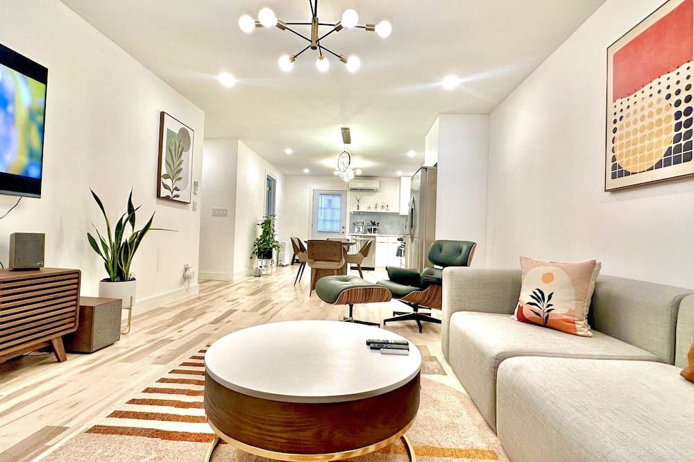 Bright, Airy, Luxe Hideawayw Private Backyard - Brooklyn - Living room