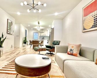 Bright, Airy, Luxe Hideawayw Private Backyard - Brooklyn - Living room