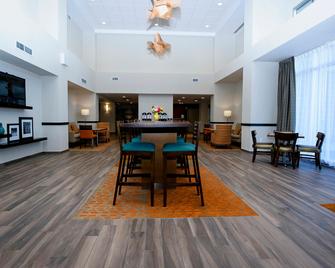 Hampton Inn & Suites by Hilton Truro - Truro - Restaurant