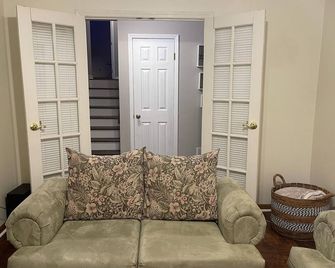 Newly Remodeled Near Stone Mountain Park - Lilburn - Living room