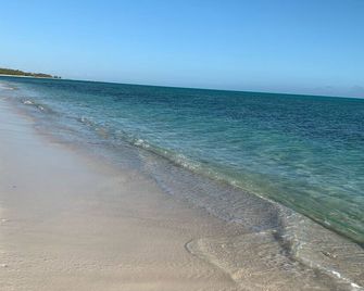 Bambarra Sands Cottage: Private beach house on Bambarra Beach, Middle Caicos - Bambarra - Playa
