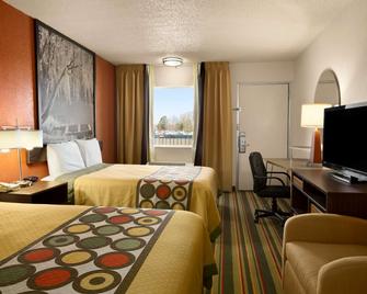 Super 8 by Wyndham Woodward - Woodward - Bedroom