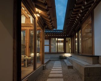 Nostalgia Hanok Hotel - Seúl - Pasillo