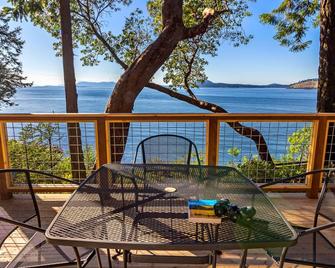 Waterfront Cabin near Roche Harbor! (Elephant House) - Roche Harbor - Balkon