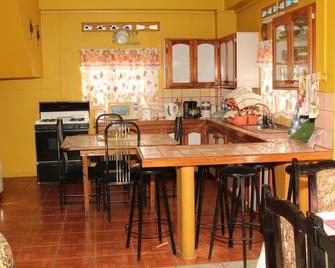Villa Shalom Guest House - Port of Spain - Huiskamer